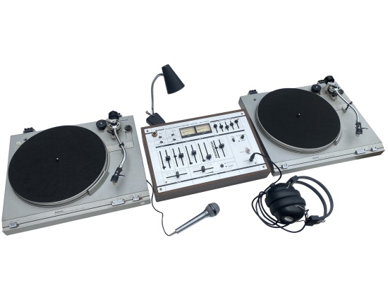 Set: Technics SL-200 - DJ Set-Up