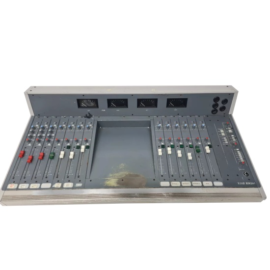 Radio Studio Desk - Soundcraft RM-105