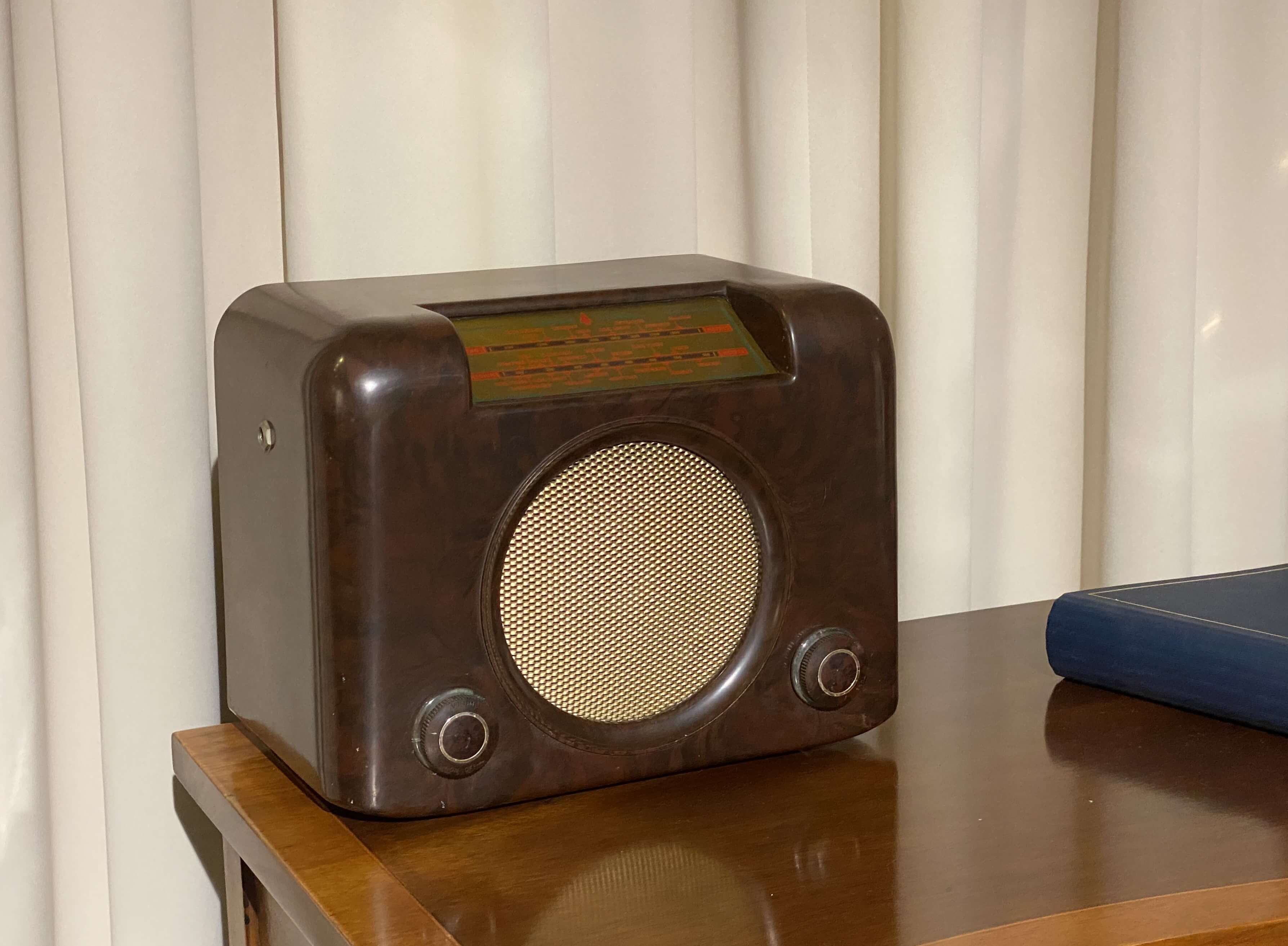 Vintage Bluetooth or MP3 Bakelite Radio