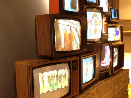 Pure Energy - Credits   Tommy Hilfiger - Vintage TV Wall Display