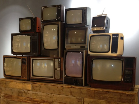 Additional Picture of Credits   Tommy Hilfiger - Vintage TV Wall Display