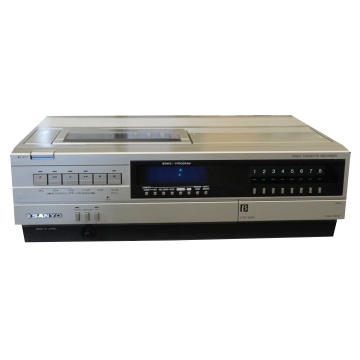 Picture of Vintage Technology Prop Store   Vintage Television Props   Video Recorders   Sanyo Betamax VTC 5000 Video Cassette recorder