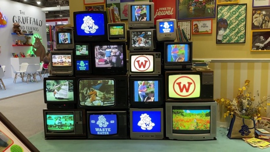 Picture of Credits   Vintage TV Stack for The Wombles